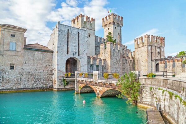 scaliger-castle-in-sirmione-italy-2022-01-29-08-21-33-utc